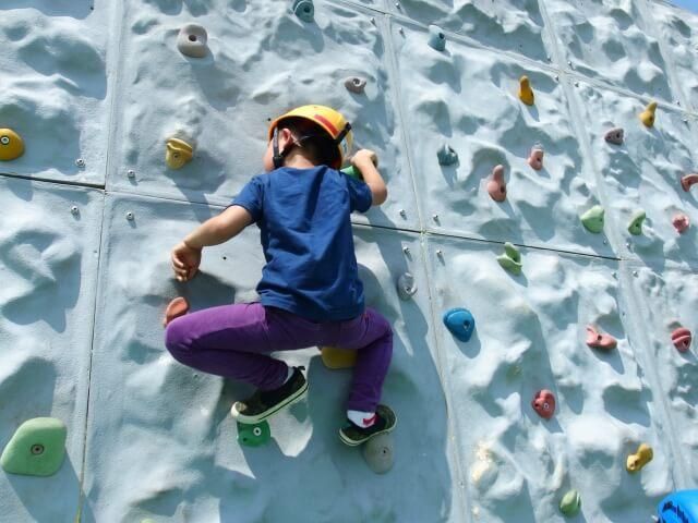 子供から大人まで楽しめる！ボルダリングが人気急上昇の理由とは？